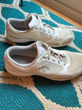 Callaway Women's White W491-17 White Golf Shoes Cleats Low top Mesh Size 11